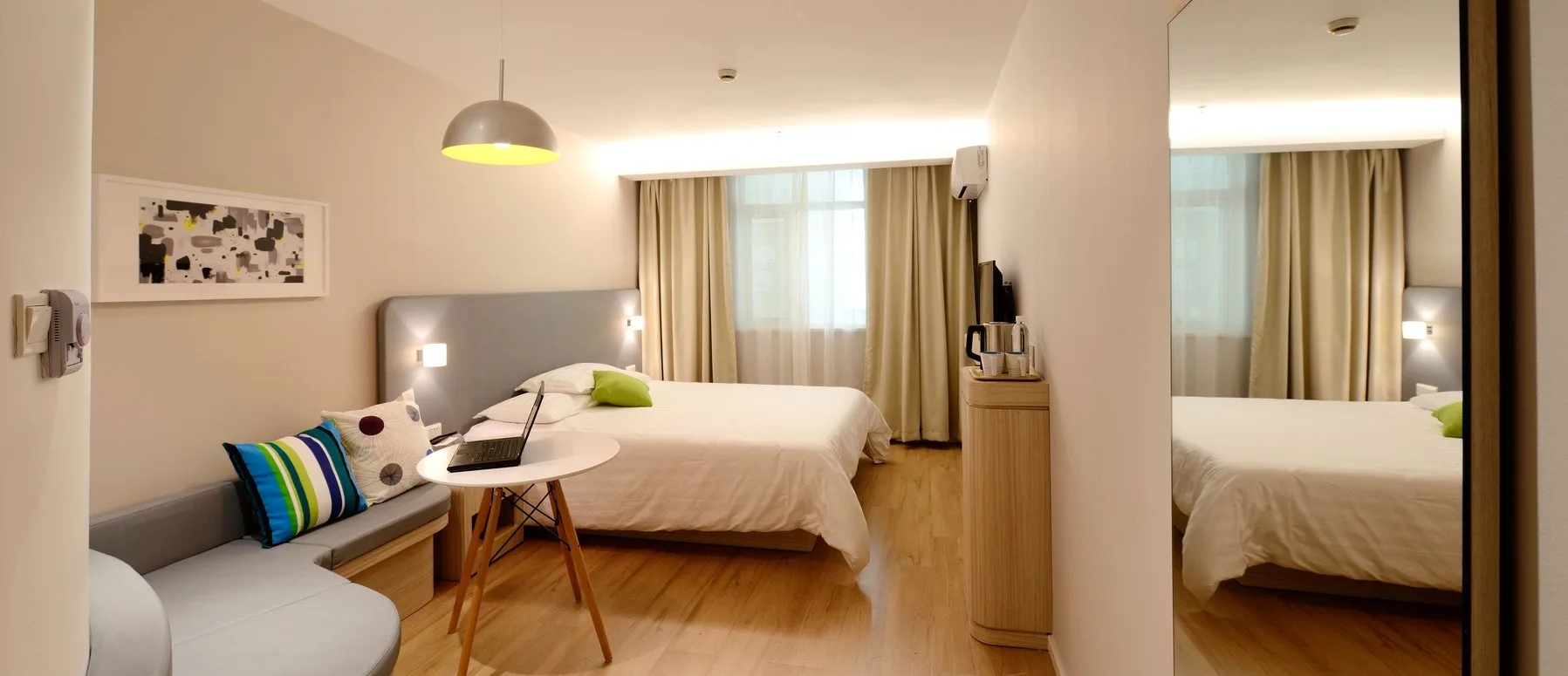 Phòng nghỉ khách sạn hiện đại, sạch sẽ - Be Ready Booking