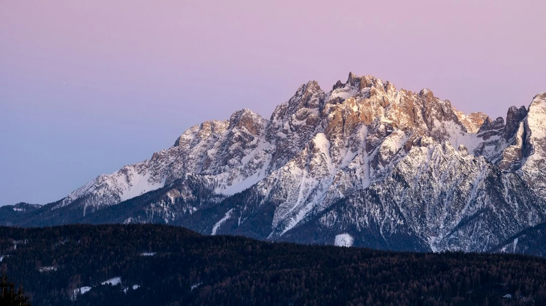 Cảnh quan Dolomites theo bốn mùa trong năm với thời tiết khác nhau