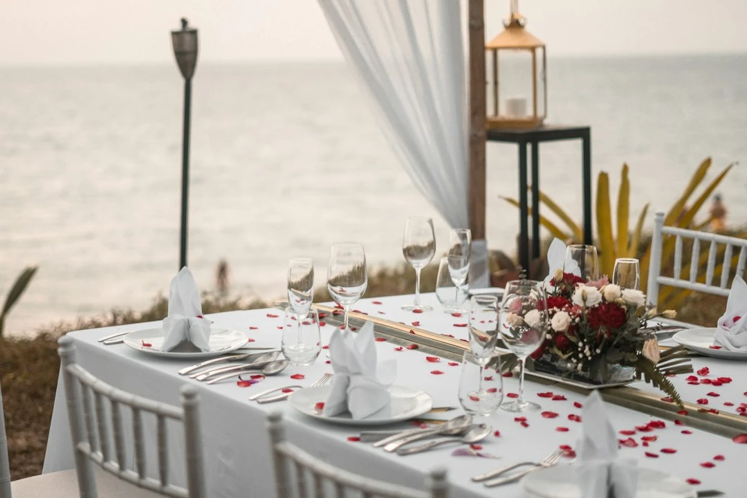 Chi phí ăn uống Hòn Dấu Resort: nhà hàng cao cấp, giá phòng 1.5-4 triệu VND/đêm