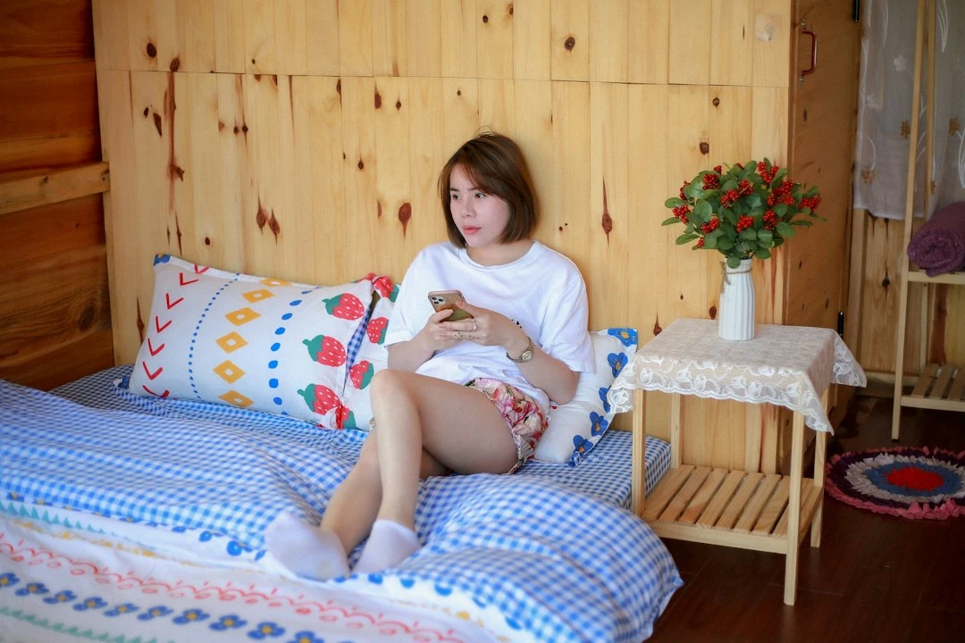 Phòng ngủ sạch sẽ, hiện đại của homestay đạt tiêu chuẩn 4S