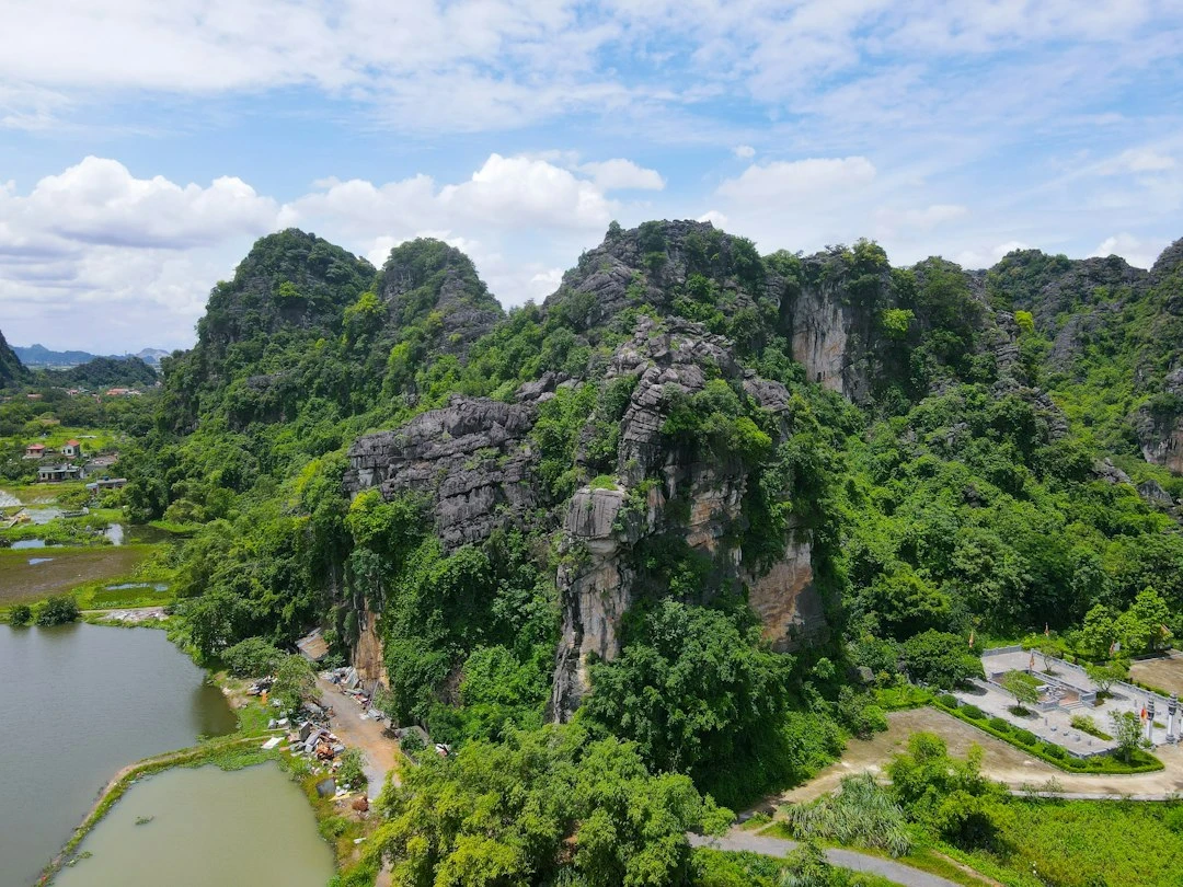 Resort 5 sao Ninh Bình với phòng sang trọng, tầm nhìn núi đá vôi