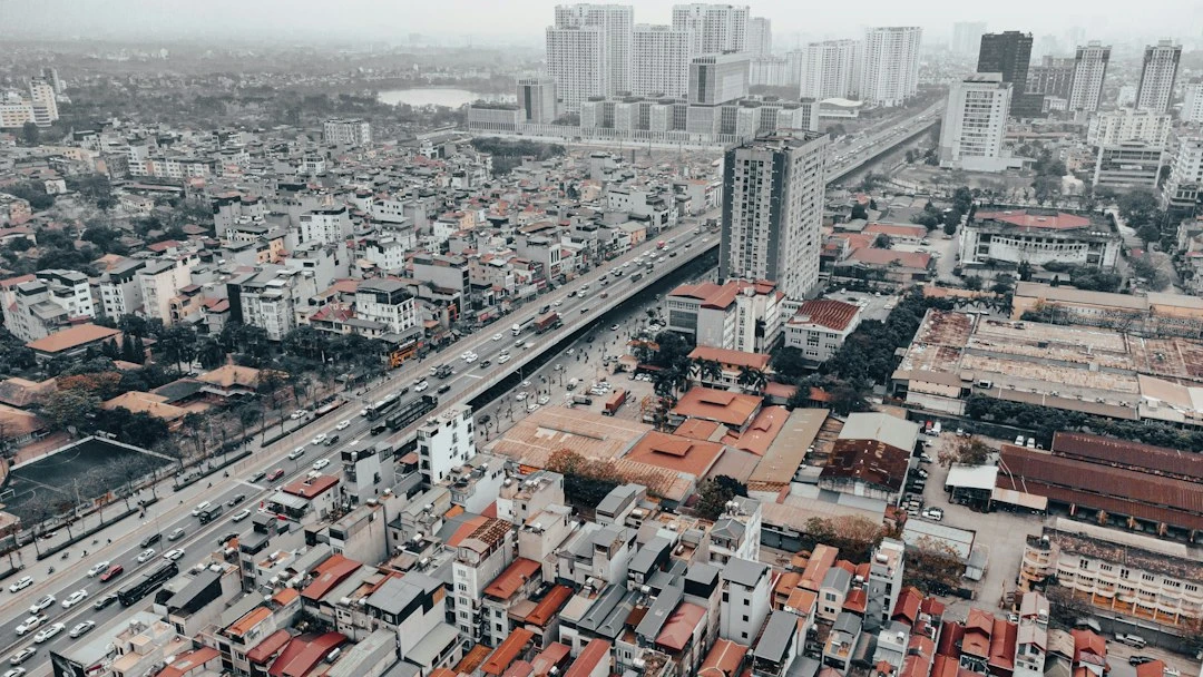 Vị trí chiến lược khách sạn Ascott Tây Hồ gần Hồ Tây, nhà hàng quán cà phê