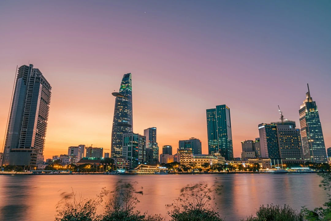 View thành phố Sài Gòn từ tầng cao khách sạn Caravelle vào buổi tối